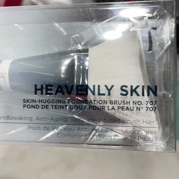 It Cosmetics - Picture 2 of 2